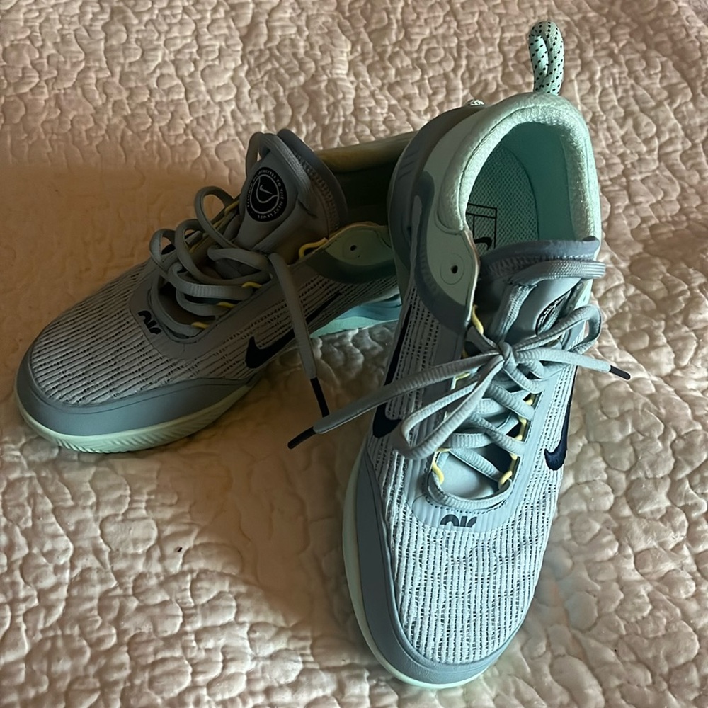 Nike Court Zoom size 7.5